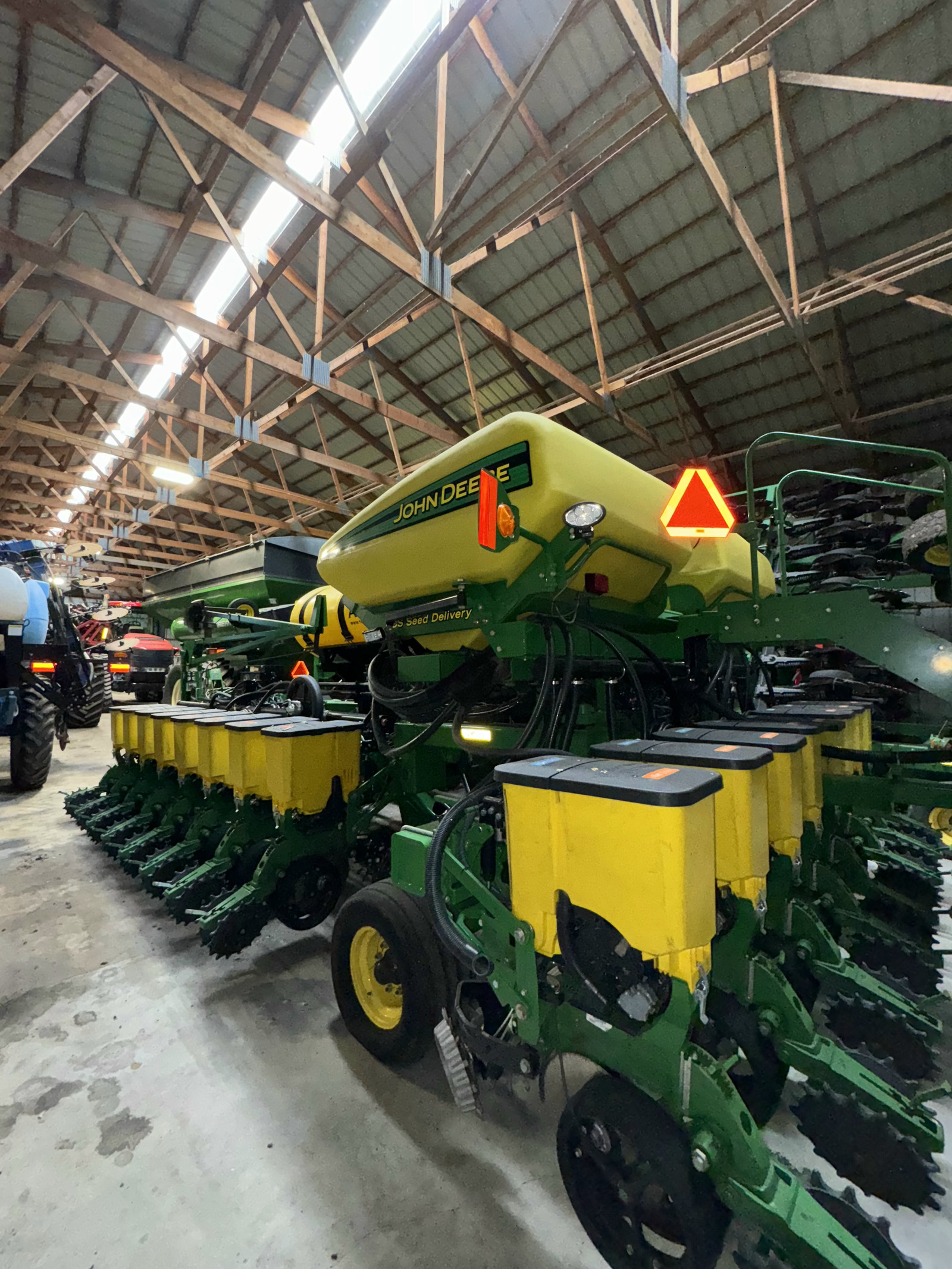John Deere 2007 DB44 24R22" Planter
