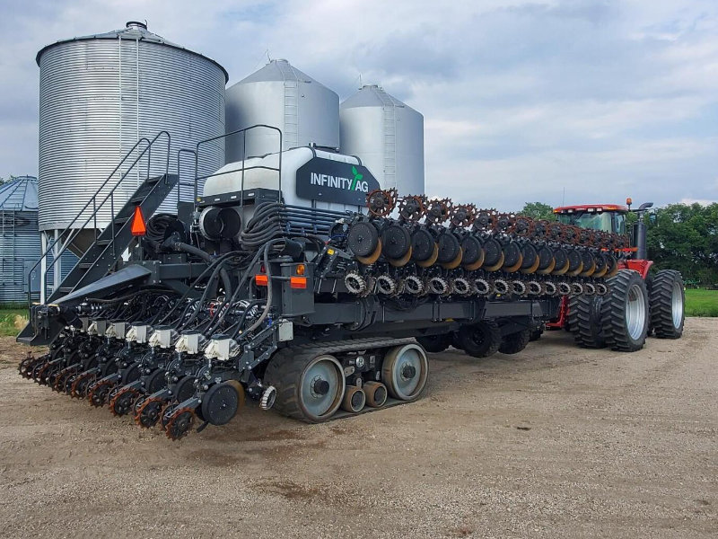 2019 36 Row 22" Planter