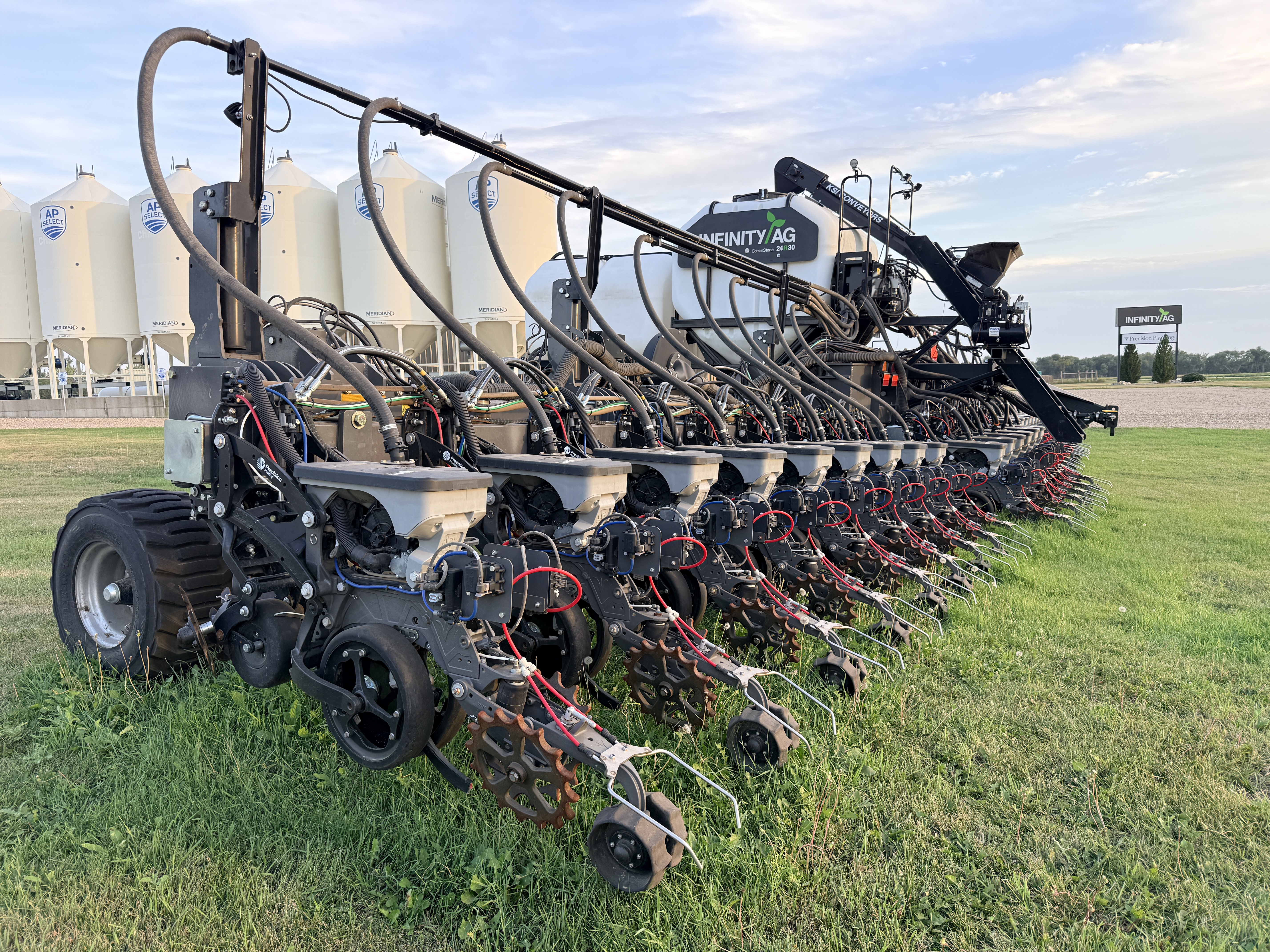 Infinity Ag 24R 30" Cornerstone