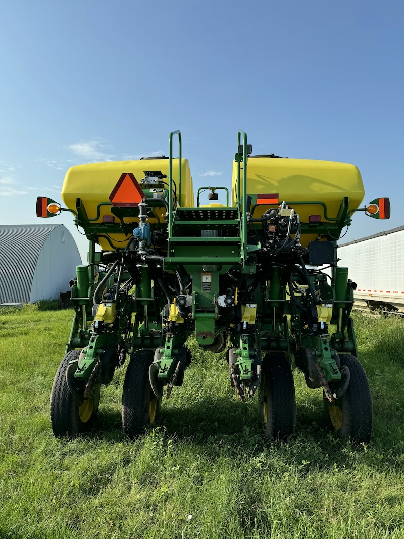JD 1770NT 24R 30" Planter - 1.99% Financing. Open to Cash Offers